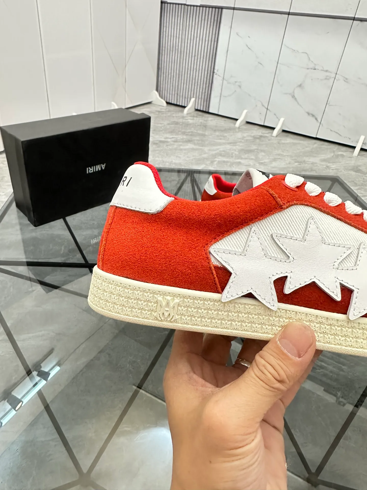 Men's shoes: 💰P420¥ Product trademark: AMIRI* "Amir*" low-top casual shoes Regular size: 38-45 (can be customized to 46) Product material: imported nubuck leather upper, breathable lining, original outsole. Number: 001